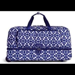 SALE‼️Vera Bradley lighten up large wheeled duffel